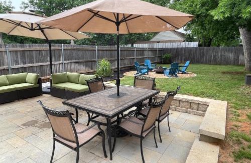 Central Arlington House | Stylish townhome near AT&T Stadium, Globe Life, Six Flags & More