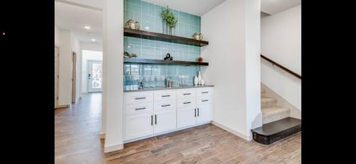 Central Arlington House | Stylish townhome near AT&T Stadium, Globe Life, Six Flags & More