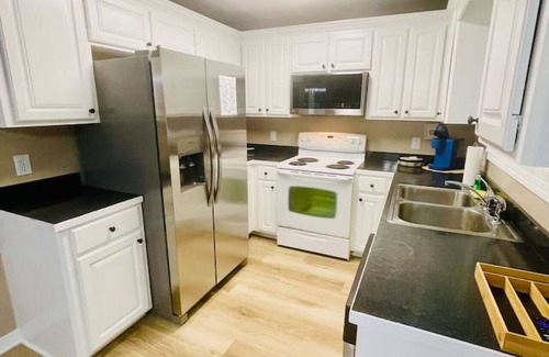 Hammond Apartment | Stylish Townhouse 5 min to downtown Hammond