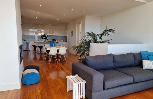 Dromana House | Stylish townhouse in prime location Dromana