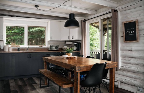 Val-des-Lacs Ski Chalet | Stylish Tremblant escape -Hot tub-Fireplace-Nature