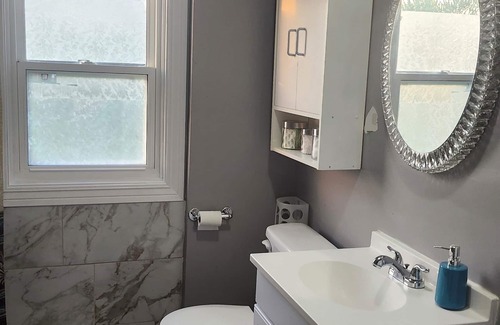 Niagara Falls Apartment | Stylish two bedroom apartment five minutes from Niagara Falls, Ontario