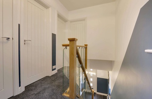 Sheffield House | Stylish, Upmarket 4 Bedroom House, Free Parking, Close to City Centre