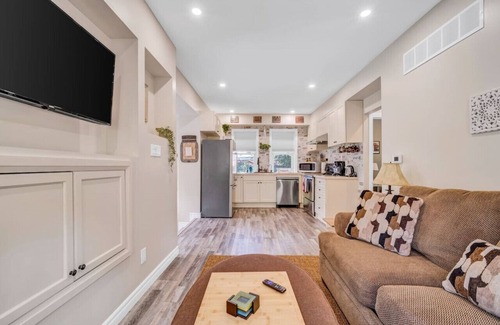 Kitchener House | Stylish Urban Escape - Close to DTK and Expwy