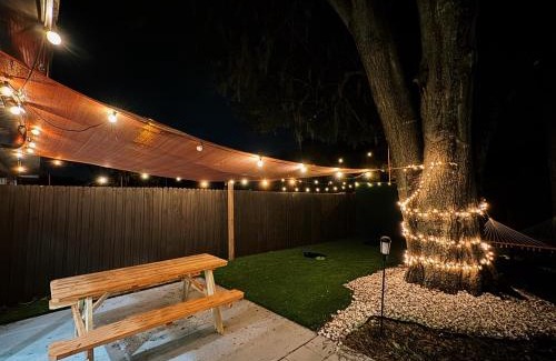 Lake Magdalene House | Stylish Urban Haven, Cozy, Central