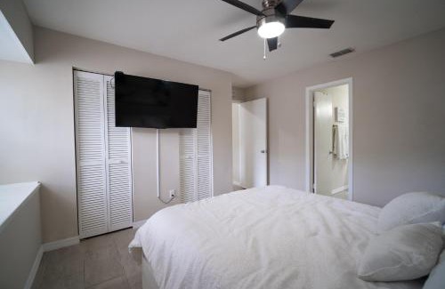 Lake Magdalene House | Stylish Urban Haven, Cozy, Central