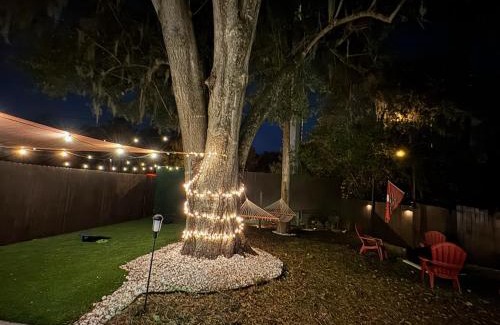 Lake Magdalene House | Stylish Urban Haven, Cozy, Central