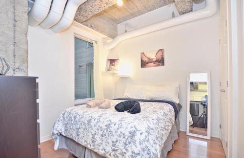 Quartier des Spectacles Apartment | Stylish Urban Loft Downtown