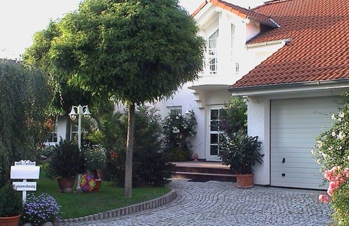 Niedenstein Apartment | Stylish vacation apartment in the Hessian mountain country