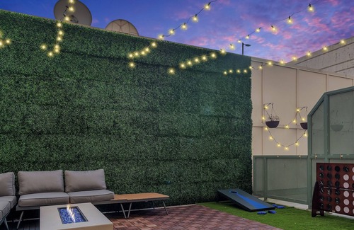 Shirlington Apartment | Stylish Vibrant Getaway w/Private Patio next to Bars & Food, 5 minutes from DC!