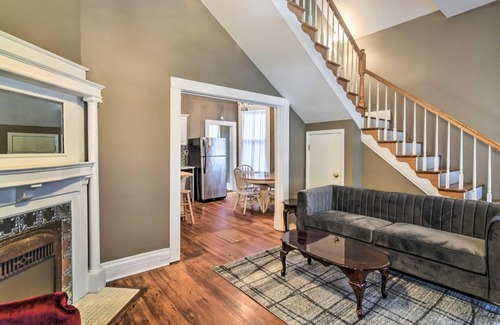 Vicksburg Apartment | Stylish Vicksburg Apt with Porch - 2 Mi to Casino!