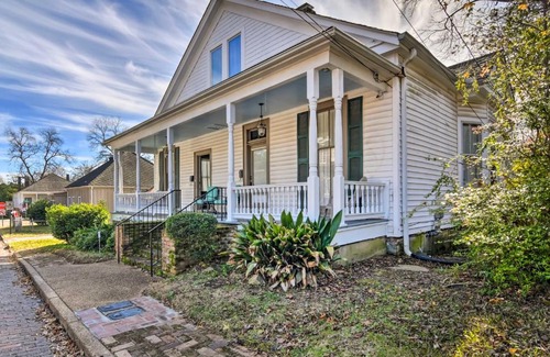 Vicksburg Apartment | Stylish Vicksburg Apt with Porch - 2 Mi to Casino!