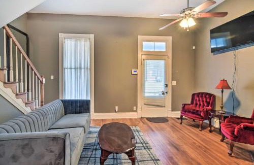Vicksburg Apartment | Stylish Vicksburg Apt with Porch - 2 Mi to Casino!