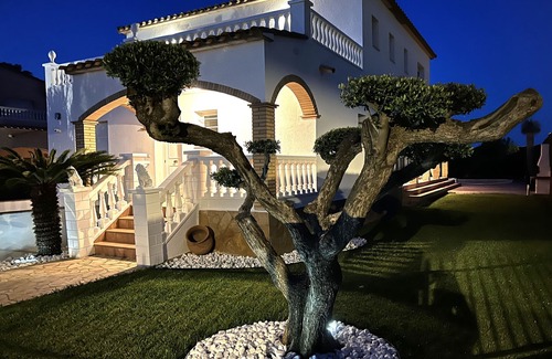 Sant Pere Pescador Villa | Stylish villa with private pool in Bay of Roses