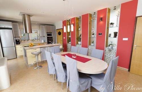 Plano Villa | Stylish villa * with heated pool and sea view, free WiFi