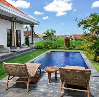 Mengwi Villa | Stylish Villa With Open Grass-field View