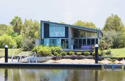 Gold Coast House | Stylish Waterfront Escape: The Shed on South Stradbroke Island
