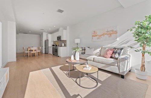 West Los Angeles Apartment | Stylish Westwood Apartment - Steps from UCLA