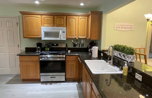 Winifred House | Stylish Winifred Home w/Lanai, Patio, & Golf Cart Near Lake Sumter Landing