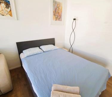 Langstrasse Apartment | Stylish Zurich Apartment with Balcony Self Check-In A Hoh