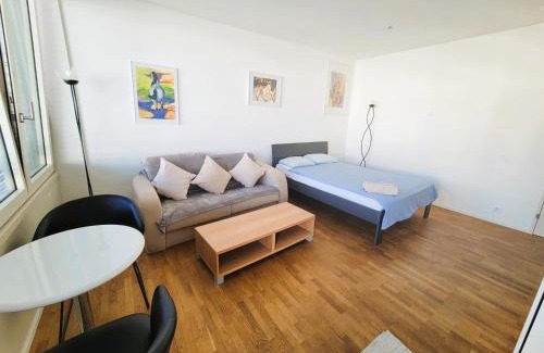 Langstrasse Apartment | Stylish Zurich Apartment with Balcony Self Check-In A Hoh