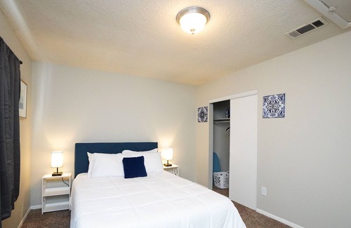 Glen Iris Apartment | Stylish1BD Workspace/8mins->DWTN/Close to 5 Hospitals