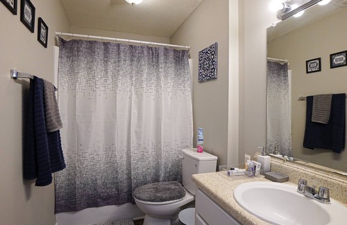 Glen Iris Apartment | Stylish1BD Workspace/8mins->DWTN/Close to 5 Hospitals