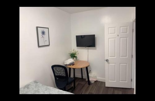 Downtown Baltimore House | Stylist bedroom central of Baltimore