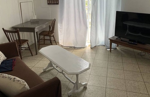 Seeleys Bay Hotel | Sunny Acres Resort and Marina