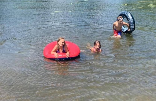 Seeleys Bay Hotel | Sunny Acres Resort and Marina