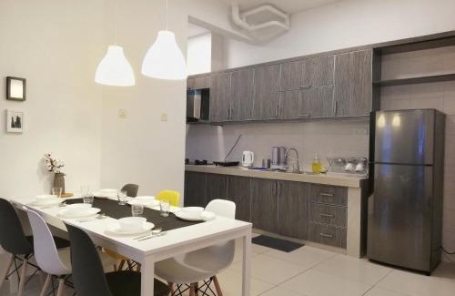 Usj 1 Apartment | Subang City Residence, 8-9 pax with Balcony, Walking Distance to Summit, 5min to Sunway