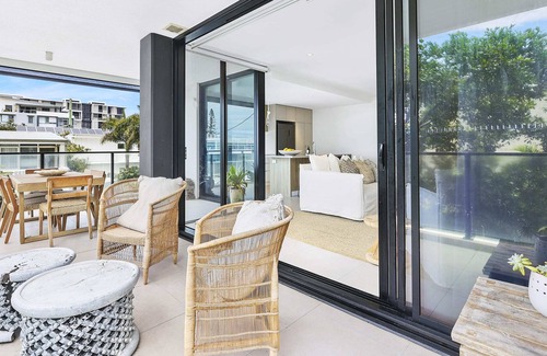 Bilinga Apartment | Sublime 3BR Beachfront Escape