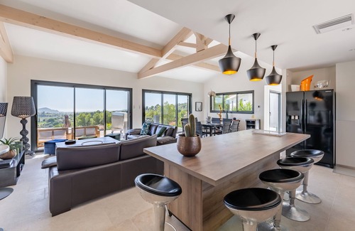 La Cadiere-d'Azur Villa | Sublime air-conditioned villa, sea view (7km), vineyards, village, infinity pool