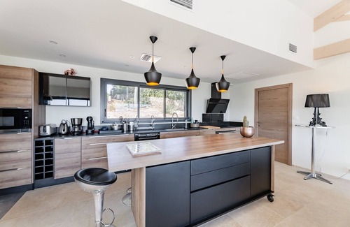 La Cadiere-d'Azur Villa | Sublime air-conditioned villa, sea view (7km), vineyards, village, infinity pool