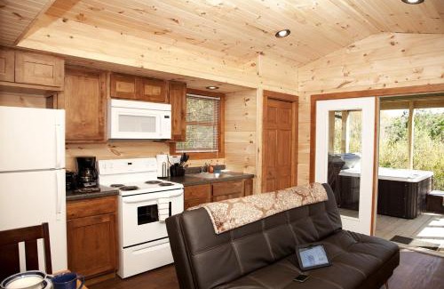 Equality House | Sublime Cabin with Hot-tub and Fire Pit in Herold, Illinois