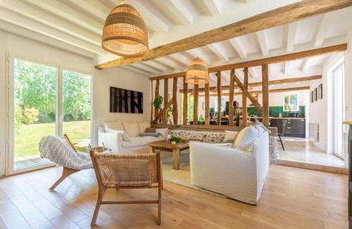 Triqueville Villa | Sublime Longère Le Garden, 10 voyageurs, 2 terrasses, terrain de Basket