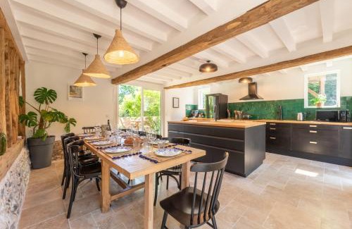 Triqueville Villa | Sublime Longère Le Garden, 10 voyageurs, 2 terrasses, terrain de Basket
