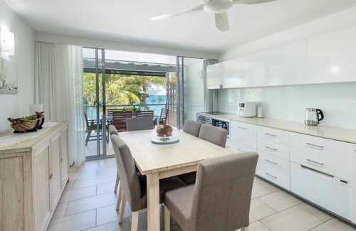 Palm Cove Apartment | Sublime Palm Cove 2BR Beachfront Apt - Lagoon Pool