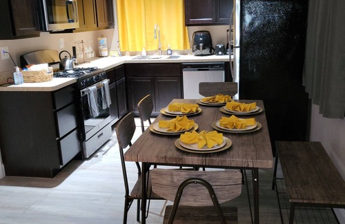University Park House | Suburban area with King Bed Comfy 3 bedroom home