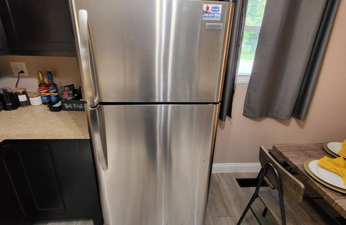 University Park House | Suburban area with King Bed Comfy 3 bedroom home