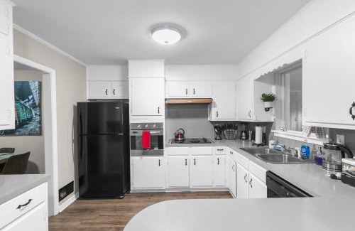 Center Point House | Suburban Bliss Getaway Wi-Fi Parking Long Stay