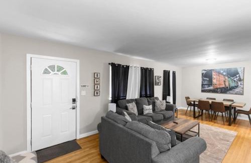 Center Point House | Suburban Bliss Getaway Wi-Fi Parking Long Stay
