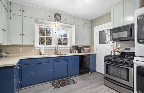 Aurora House | Suburban Cottage in Great Neighborhood