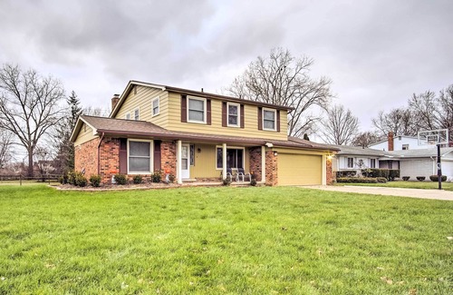 Southfield House | Suburban Detroit Home w/Porch, Yard & Fire Pit!