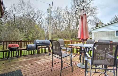 Southfield House | Suburban Detroit Home w/Porch, Yard & Fire Pit!