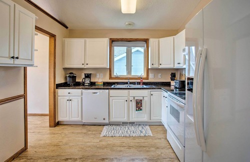 Rochester House | Suburban Gem w/Deck: 5 Mi from Dtwn Rochester!