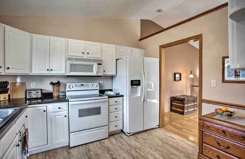 Rochester House | Suburban Gem w/Deck: 5 Mi from Dtwn Rochester!