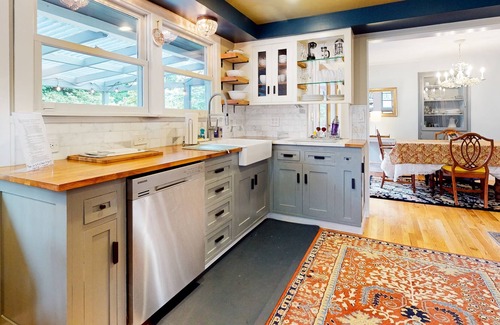 Esperance House | Suburban gem with enclosed yard, fireplace, covered patio, washer/dryer, & WiFi