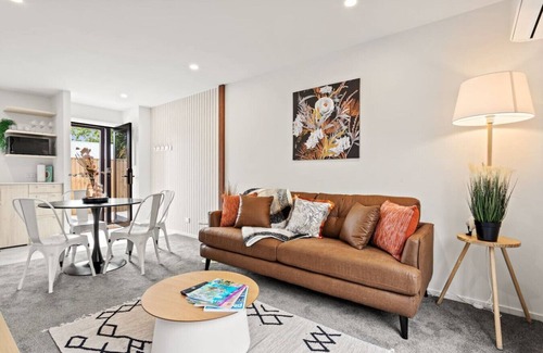 Henderson House | Suburban Hideaway in Henderson
