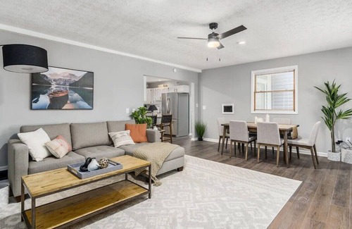 Royal Manor House | Suburban oasis perfect for families & groups